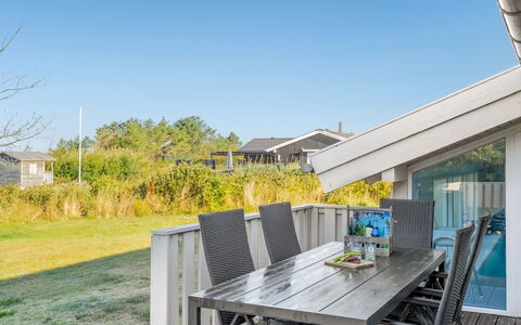 Otta - 779M from the Sea: Zuhause, Schatten, Veranda, Estate, Deck, Planke, Hartholz, Abstellgleis, Stuhl, Landscaping