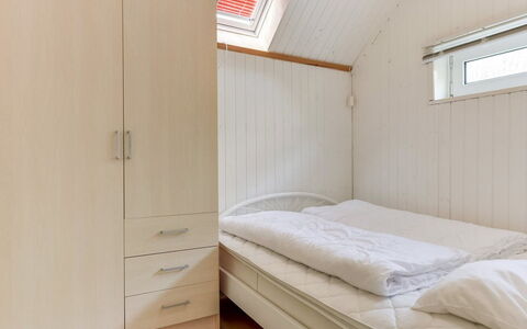 Grazian - 50M from the Sea: Holz, Fussboden, Flooring, Schlafzimmer, Bett, Interior Design, Zimmer, Decke, Möbel, Bettdecke