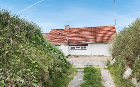 Grazian - 50M from the Sea: Himmel, Gras, Dach, Grundstueck, Ländliches Gebiet, Hütte, Steigung, Dorf, Pole, Weg