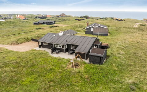 Edwin - 400M from the Sea: Möbel, Interior Design, Flooring, Holz, Fussboden, Decke, Holzboden, Stuhl, Tabelle, Beleuchtung