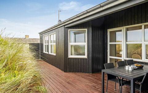 Edwin - 400M from the Sea: Möbel, Interior Design, Flooring, Holz, Fussboden, Decke, Holzboden, Stuhl, Tabelle, Beleuchtung