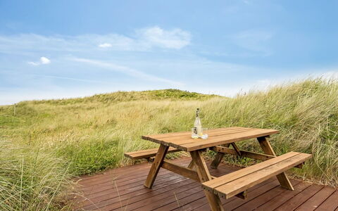 Edwin - 400M from the Sea: Möbel, Interior Design, Flooring, Holz, Fussboden, Decke, Holzboden, Stuhl, Tabelle, Beleuchtung