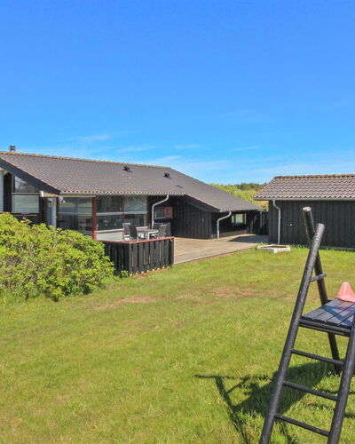 Gretha - 1.0Km from the Sea