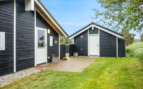 Leya - 1.2Km from the Sea: Möbel, Interior Design, Flooring, Holz, Fussboden, Decke, Holzboden, Stuhl, Tabelle, Beleuchtung