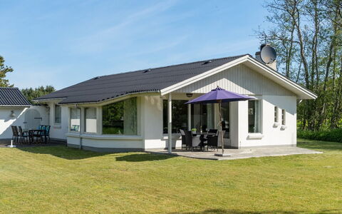 Ehm - 600M from the Sea: Die Architektur, Dach, Zuhause, Verbundwerkstoff, Daylighting, Abstellgleis, Auffahrt