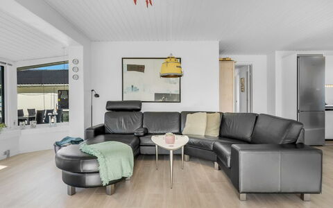 Ehm - 600M from the Sea: Die Architektur, Dach, Zuhause, Verbundwerkstoff, Daylighting, Abstellgleis, Auffahrt