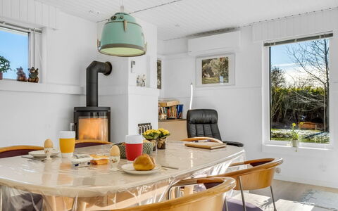 Ehm - 600M from the Sea: Die Architektur, Dach, Zuhause, Verbundwerkstoff, Daylighting, Abstellgleis, Auffahrt
