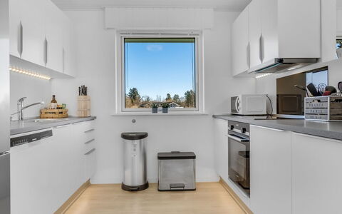 Ehm - 600M from the Sea: Die Architektur, Dach, Zuhause, Verbundwerkstoff, Daylighting, Abstellgleis, Auffahrt