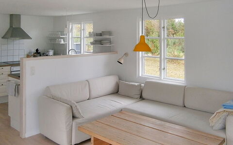 Siggi - 400M from the Sea: Wohngebiet, Dach, Vorort, Auffahrt, Estate, Kamin