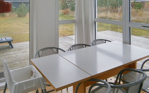 Siggi - 400M from the Sea: Wohngebiet, Dach, Vorort, Auffahrt, Estate, Kamin