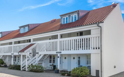 Cilla - 1Km from the Sea: Möbel, Interior Design, Flooring, Holz, Fussboden, Decke, Holzboden, Stuhl, Tabelle, Beleuchtung