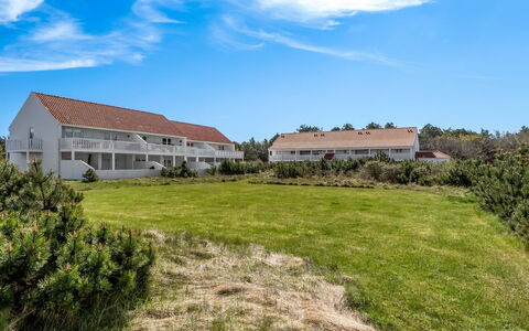 Cilla - 1Km from the Sea: Möbel, Interior Design, Flooring, Holz, Fussboden, Decke, Holzboden, Stuhl, Tabelle, Beleuchtung