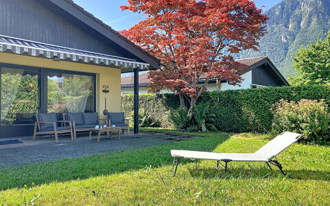 Dorenavant: Gartenmöbel, Ground, Gebirge, Schatten, Garten, Rasen, Bergstation, Landscaping, Garten, Senke