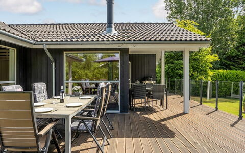 Anemone - 700M from the Sea: Möbel, Interior Design, Flooring, Holz, Fussboden, Decke, Holzboden, Stuhl, Tabelle, Beleuchtung