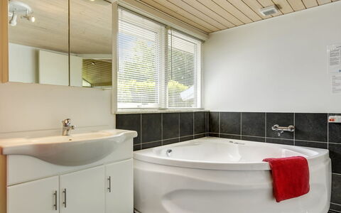 Anemone - 700M from the Sea: Möbel, Interior Design, Flooring, Holz, Fussboden, Decke, Holzboden, Stuhl, Tabelle, Beleuchtung
