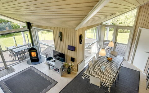 Anemone - 700M from the Sea: Möbel, Interior Design, Flooring, Holz, Fussboden, Decke, Holzboden, Stuhl, Tabelle, Beleuchtung