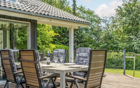 Anemone - 700M from the Sea: Möbel, Interior Design, Flooring, Holz, Fussboden, Decke, Holzboden, Stuhl, Tabelle, Beleuchtung