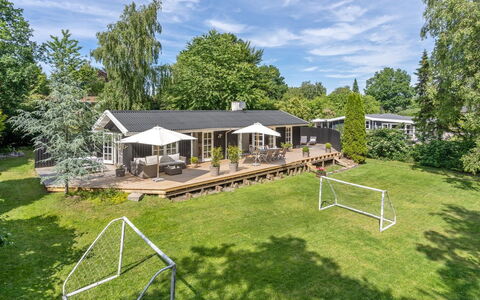 Kaino - 700M from the Sea: Möbel, Interior Design, Flooring, Holz, Fussboden, Decke, Holzboden, Stuhl, Tabelle, Beleuchtung