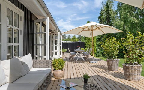Kaino - 700M from the Sea: Möbel, Interior Design, Flooring, Holz, Fussboden, Decke, Holzboden, Stuhl, Tabelle, Beleuchtung