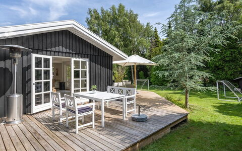 Kaino - 700M from the Sea: Möbel, Interior Design, Flooring, Holz, Fussboden, Decke, Holzboden, Stuhl, Tabelle, Beleuchtung