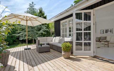 Kaino - 700M from the Sea: Möbel, Interior Design, Flooring, Holz, Fussboden, Decke, Holzboden, Stuhl, Tabelle, Beleuchtung