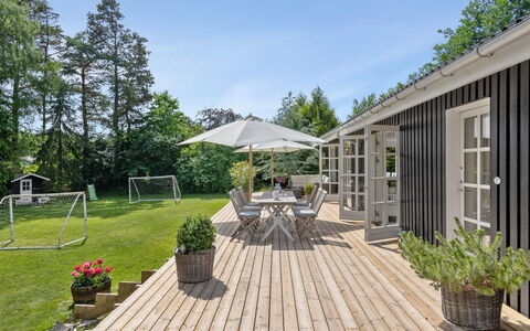 Kaino - 700M from the Sea: Möbel, Interior Design, Flooring, Holz, Fussboden, Decke, Holzboden, Stuhl, Tabelle, Beleuchtung