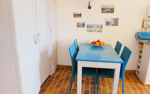 La Croix-Valmer 600: Zimmer, Eigentum, Fussboden, Möbel, Esszimmer, Blau, Interior Design, Tabelle, Türkis, Gelb