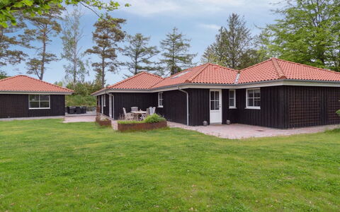 Ribanna - 650M from the Sea: Haus, Dach, Zuhause, Wohngebiet, Hütte, Tür, Estate, Garten, Rasen, Schatten