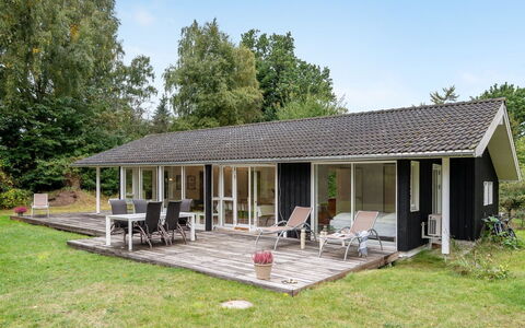 Heino - 3.5Km from the Sea: Möbel, Interior Design, Flooring, Holz, Fussboden, Decke, Holzboden, Stuhl, Tabelle, Beleuchtung