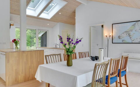 Heino - 3.5Km from the Sea: Möbel, Interior Design, Flooring, Holz, Fussboden, Decke, Holzboden, Stuhl, Tabelle, Beleuchtung