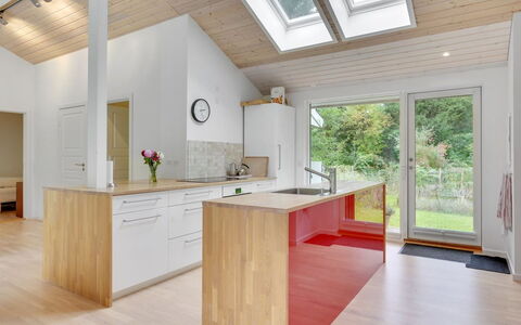 Heino - 3.5Km from the Sea: Möbel, Interior Design, Flooring, Holz, Fussboden, Decke, Holzboden, Stuhl, Tabelle, Beleuchtung