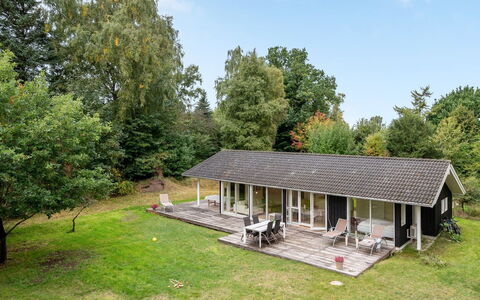 Heino - 3.5Km from the Sea: Möbel, Interior Design, Flooring, Holz, Fussboden, Decke, Holzboden, Stuhl, Tabelle, Beleuchtung