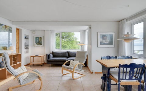 Grumme - 30M to the Fjord: Möbel, Interior Design, Flooring, Fussboden, Holz, Decke, Stuhl, Couch, Zimmer, Wohnzimmer