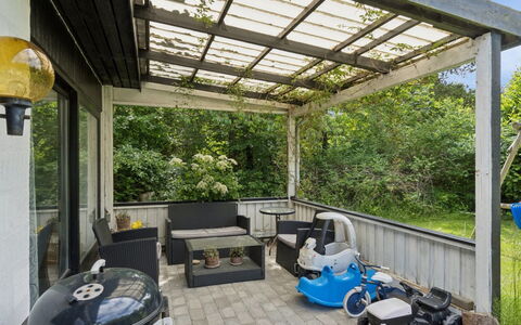 Gadde - 1Km from the Sea: Garten, Schatten, Outdoor Struktur, Hinterhof, Gartenmöbel, Terrasse, Garten, Veranda, Stuhl, Pergola