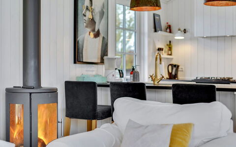 Mojsej: Möbel, Interior Design, Flooring, Zuhause, Beleuchtung, Feuerstelle, Wohnzimmer, Zimmer, Fussboden, Holzofen