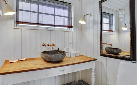 Mojsej: Armatur, Bad Sink, Wand, Badezimmer, Interior Design, Sinken, Spiegel, Zapfhahn, Installation, Light Fixture