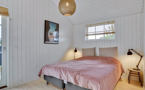 Mojsej: Holz, Flooring, Fussboden, Decke, Schlafzimmer, Interior Design, Bett, Möbel, Holzboden, Bettdecke