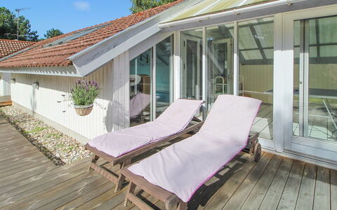 Erly - 500M from the Sea: Wohngebiet, Dach, Vorort, Auffahrt, Estate, Kamin
