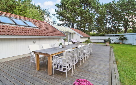 Erly - 500M from the Sea: Wohngebiet, Dach, Vorort, Auffahrt, Estate, Kamin