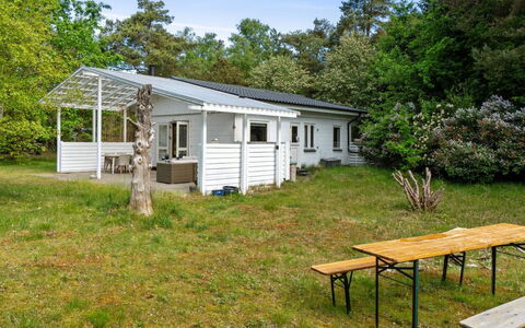 Rietrikki - 1.5Km from the Sea: Haus, Zuhause, Hütte, Grundstueck, Dach, Ländliches Gebiet, Hinterhof, Rasen, Garten, Abstellgleis