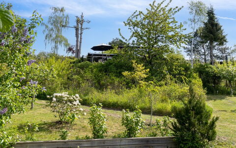 Gundhild - 1.8Km from the Sea: Daytime, Gebäude, Stadtgebiet, Metropolitan Area, Stadt, Wohnung, Nachbarschaft, Metropole, Wolkenkratzer