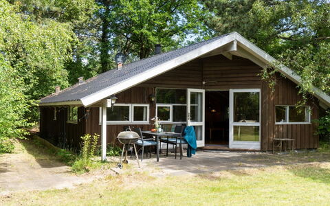 Kerrin - 300M from the Sea: Möbel, Interior Design, Flooring, Holz, Fussboden, Decke, Holzboden, Stuhl, Tabelle, Beleuchtung