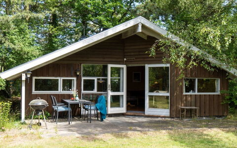 Kerrin - 300M from the Sea: Möbel, Interior Design, Flooring, Holz, Fussboden, Decke, Holzboden, Stuhl, Tabelle, Beleuchtung