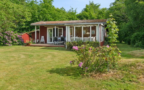 Rahilka - 700M from the Sea: Möbel, Interior Design, Flooring, Holz, Fussboden, Decke, Holzboden, Stuhl, Tabelle, Beleuchtung