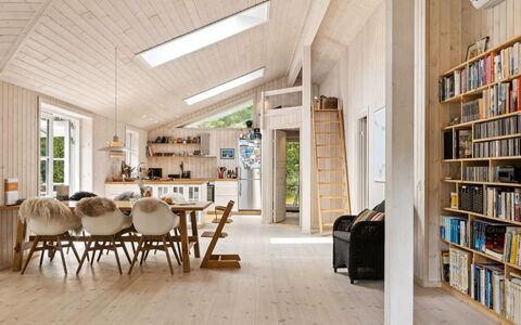 Grethe - 750M from the Sea: Holz, Flooring, Decke, Interior Design, Fussboden, Holzboden, Zuhause, Zimmer, Hartholz, Wohnzimmer
