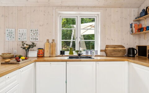 Grethe - 750M from the Sea: Holz, Flooring, Küche, Interior Design, Countertop, Küchengerät, Fussboden, Möbel, Cabinetry, Zuhause