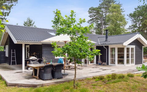 Grethe - 1Km from the Sea: Möbel, Interior Design, Flooring, Holz, Fussboden, Decke, Holzboden, Stuhl, Tabelle, Beleuchtung
