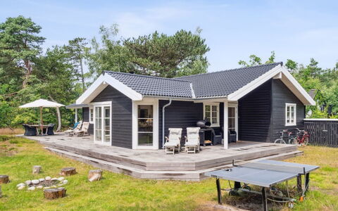 Grethe - 1Km from the Sea: Möbel, Interior Design, Flooring, Holz, Fussboden, Decke, Holzboden, Stuhl, Tabelle, Beleuchtung