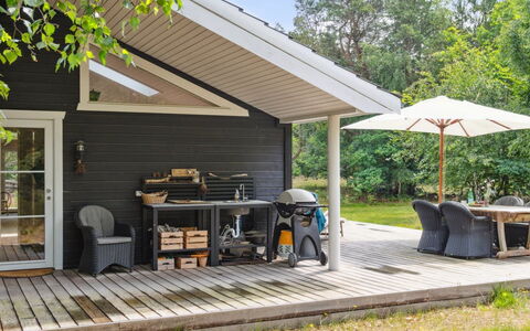 Grethe - 1Km from the Sea: Möbel, Interior Design, Flooring, Holz, Fussboden, Decke, Holzboden, Stuhl, Tabelle, Beleuchtung