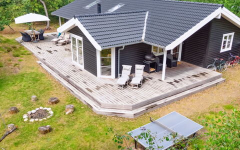 Grethe - 1Km from the Sea: Möbel, Interior Design, Flooring, Holz, Fussboden, Decke, Holzboden, Stuhl, Tabelle, Beleuchtung